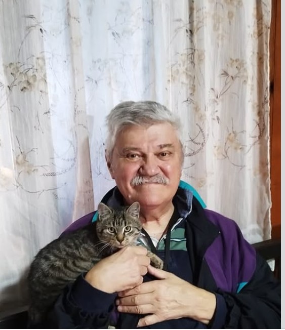 Bio je šef MUP-a u Đinđićevoj Vladi pa nestao: Nekad kravata, sad gumeni opanci! Evo gde je danas Dušan Mihajlović