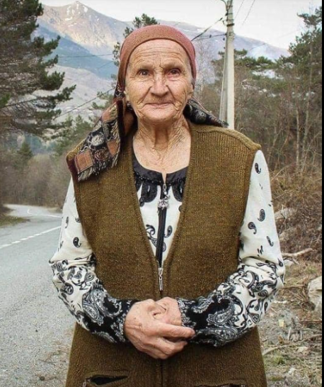 KAD JE MAMA NAPUNILA 84 GODINE, SMESTILA SAM JE U DOM: Život Mi Je Od Tada Neopisivo Bolji I Lakši!