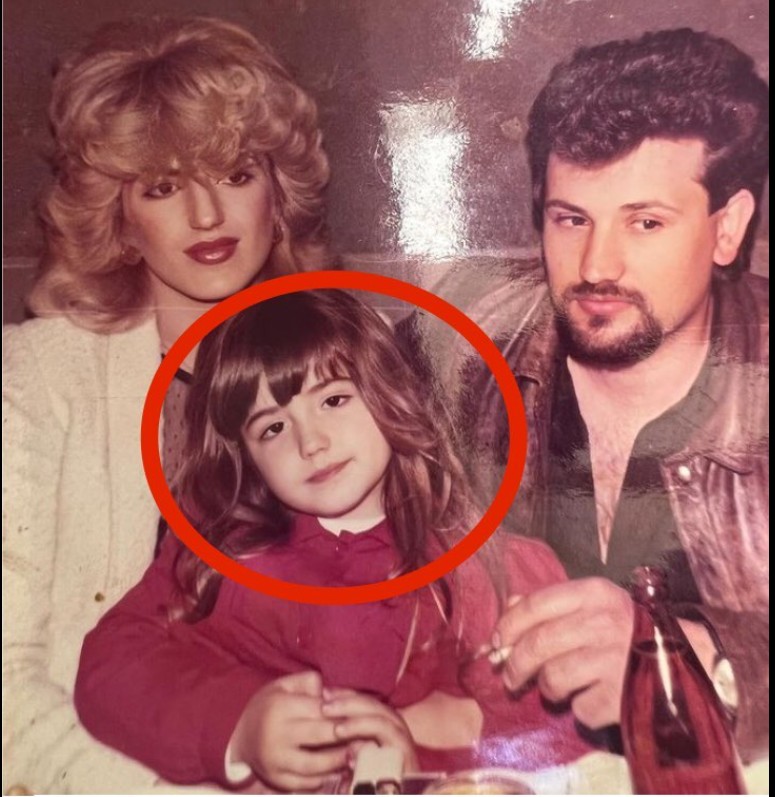 Niko nije uspio pogoditi ko je djevojka na fotografiji (FOTO)