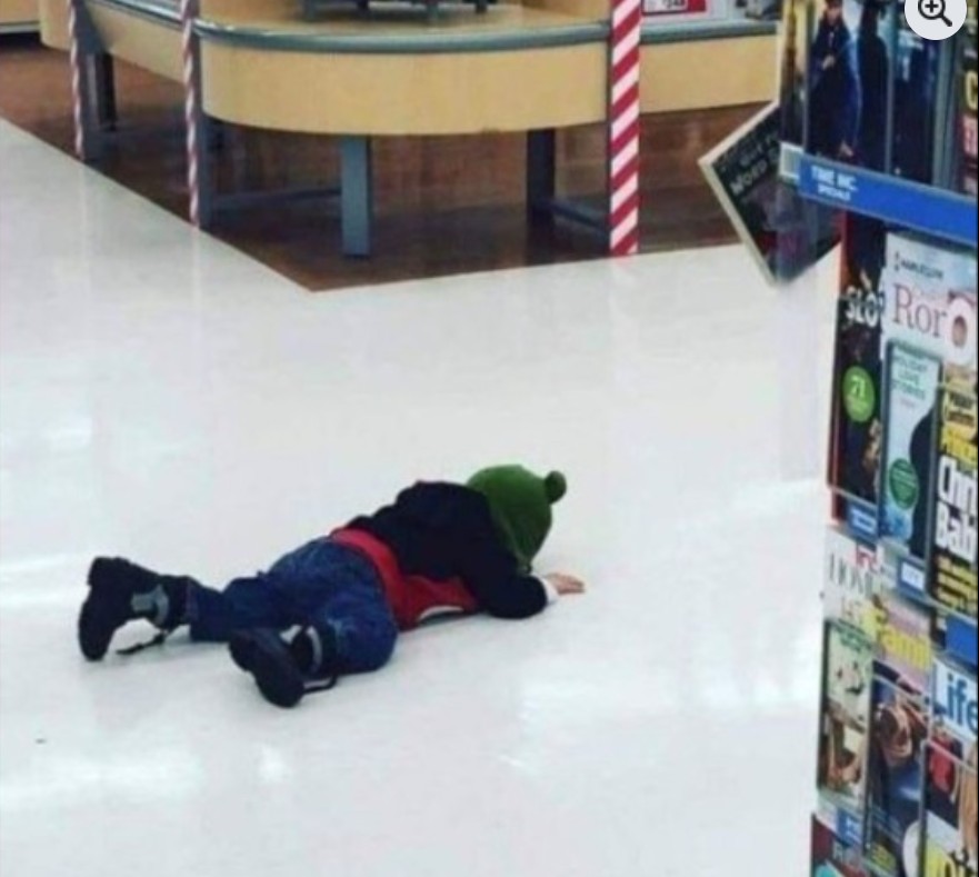 PRIČA: Danas sam u supermarketu naletio na dedu i unuka