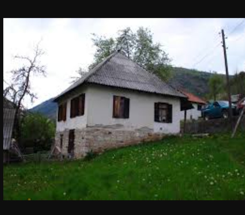 “Bilo je to prije 20 godina.Ostavinska rasprava.Meni je pripala stara porodična kuća i okućnica.”