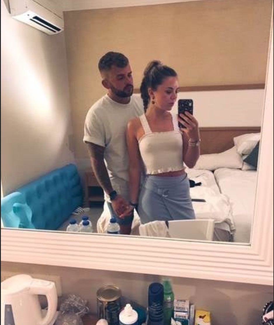 POSLALA MAMI FOTKU SA DEČKOM, A USLIJEDIO JE NEVIĐENI BLAM: Jedan detalj na slici nije primijetila! (FOTO)