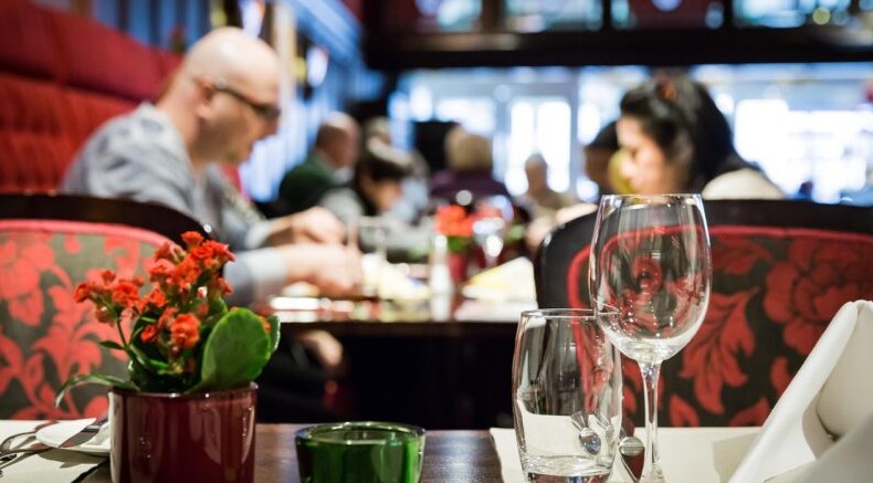 Priča o ljubavi i odanosti: kako jedna konobarica promenila život četiri siročadi i pronašla svoju nagradu