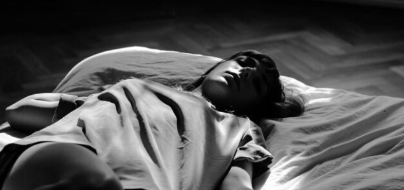 Šta znači kada te muškarac gleda u oči tokom intimnog odnosa?