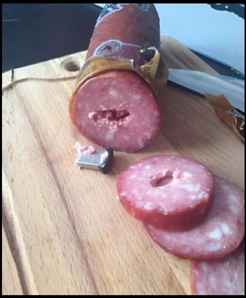 Neobično otkriće u svakodnevici: Šta se krije iza priče o USB-u pronađenom u kobasici?