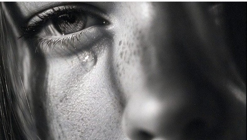 Jezive ispovesti maloljetnica iz Tuzle: Policijski službenici i profesor uhapšeni zbog trgovine djecom