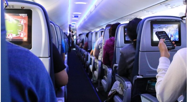 Jedan let, jedan zagrljaj: Kako je nepoznati putnik postao oslonac jedne porodice