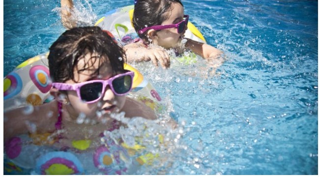 Devojčica koja je ćutala i dečak koji je prvi poslušao: Priča o hrabrosti, posvećenosti i snazi ​​uočavanja