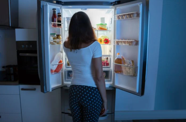 Evo šta se dešava u vašem tijelu ako jedete nakon 19 sati