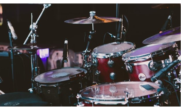 Novogodišnja noć kao zlatna koka estrade: Koliko su regionalne zvijezde zaradile za doček 2026.