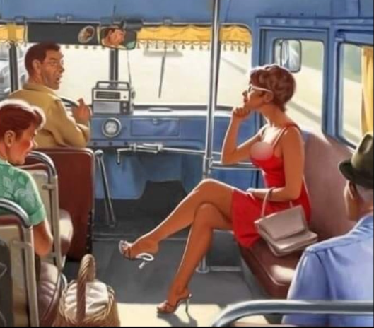 U autobusu se vozi žena, i priča mobilnim telefonom sa drugaricom