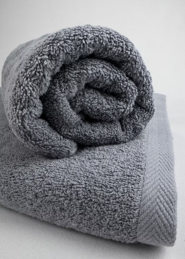 Internetska iluzija koja zbunjuje na prvi pogled: Zašto svi pogrešno vide ovaj peškir u kupatilu