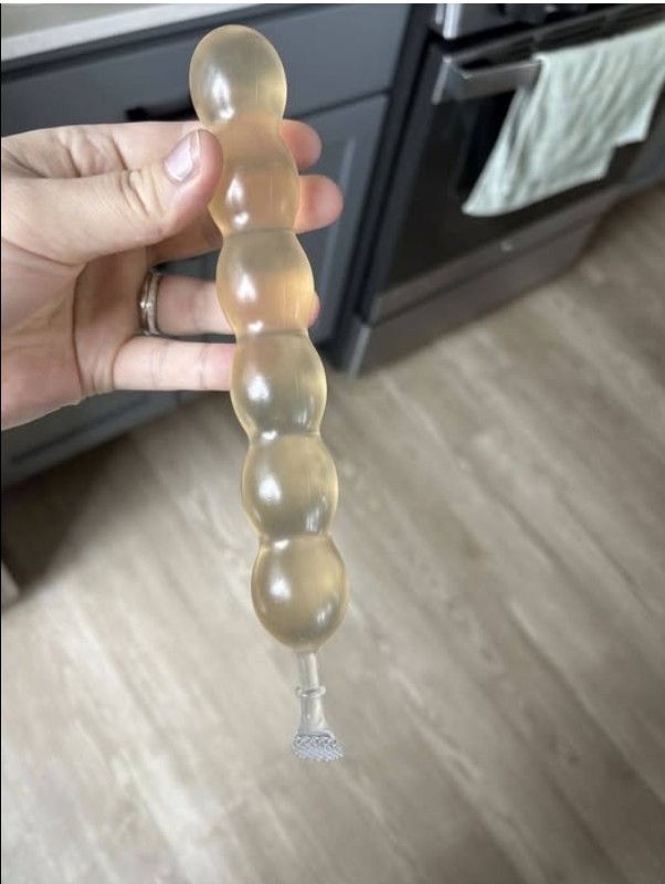 Pronašao samo ovo u ženinoj torbi – zna li neko čemu služi? Fotografija izazvala lavinu komentara