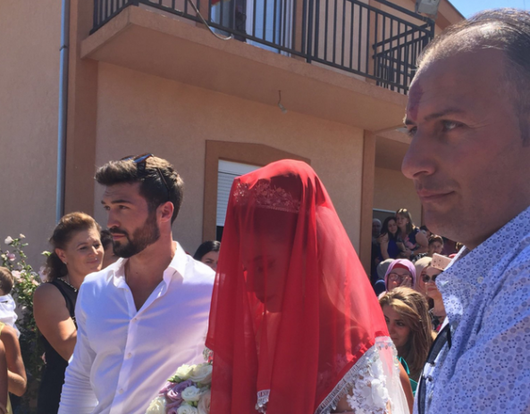 Žene RONE SUZE i gledaju ovu svadbu u Crnoj Gori: Pogledajte FRAJERA KOJI VODI MLADU, garantovano ostajete bez teksta