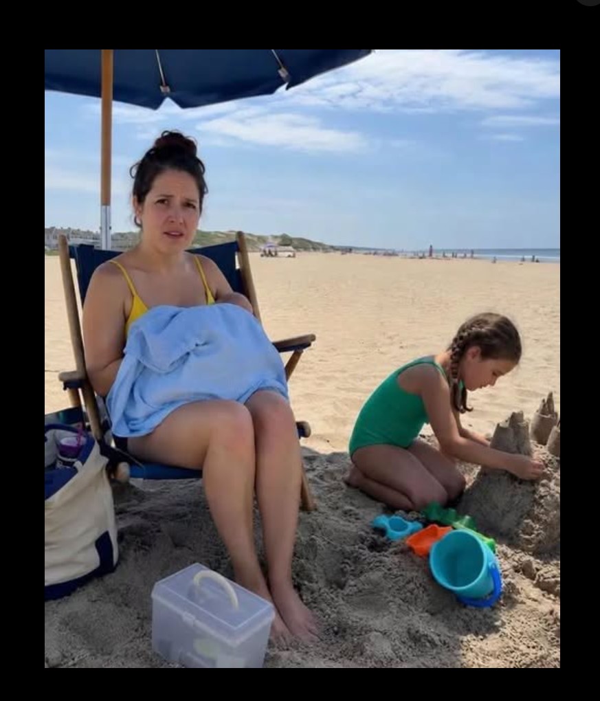 Snimak sa plaže koji je uzdrmao mreže: Prolaznica snimala majku dok je dojila bebu, a reakcija osmogodišnje devojčice ostavila sve bez teksta