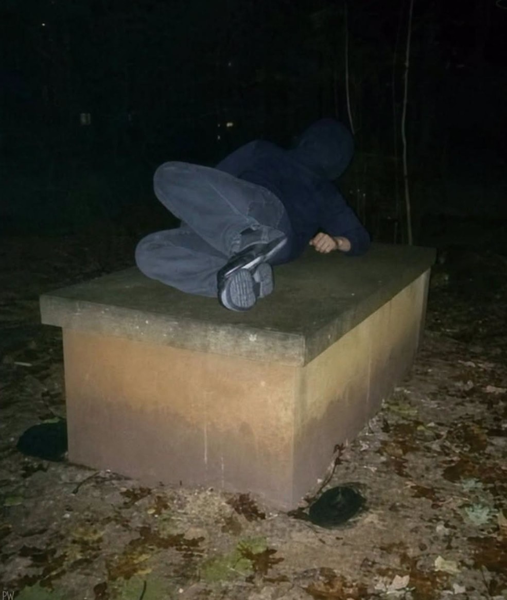 Spavao je pored majčinog groba, pa ga ujutru dočekala pismo koje ga je trgnulo